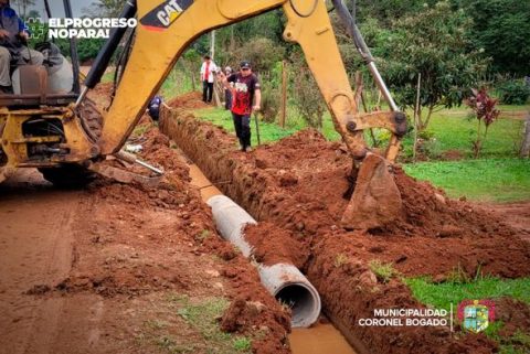 Lee más sobre el artículo Trabajos de colocación de tubos y drenaje fluvial en el Barrio La Esperanza