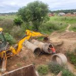 Colocación de tubos en el Barrio Crecer